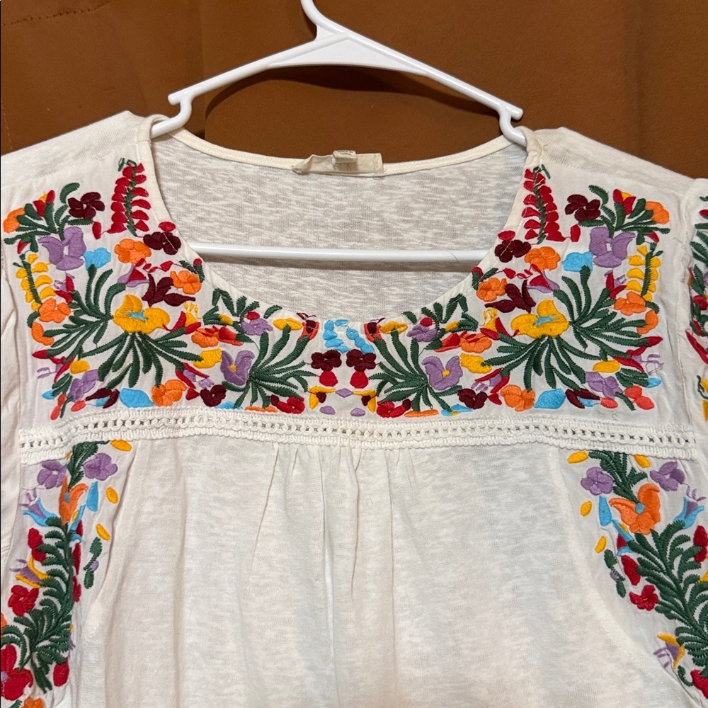 Easel top with colorful embroidery, no flaws size large - Picture 2 of 5